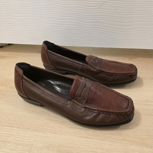 NEW SAS Tripad Comfort Brown Leather Arch Support Penny J Slip On Loafers Sz 8M - Picture 1 of 9